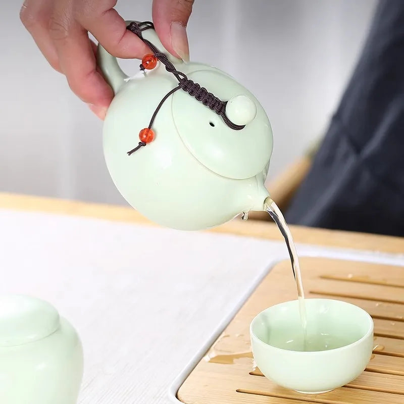 "Portable Chinese Tea Ceremony Set with Ceramic Teapot and Gaiwan Tea Cups"