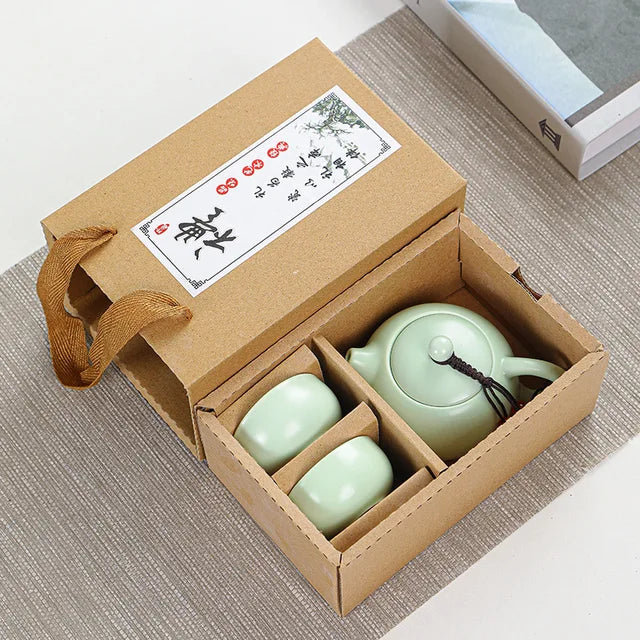 "Portable Chinese Tea Ceremony Set with Ceramic Teapot and Gaiwan Tea Cups"